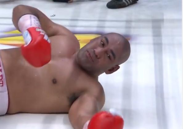 Klitschko vs Leapai - Wladimir Klitschko knocks down Alex Leapai en route to victory