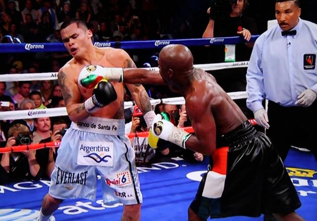 Mayweather vs Maidana - Floyd Mayweather lands flush right hand on Marcos Maidana